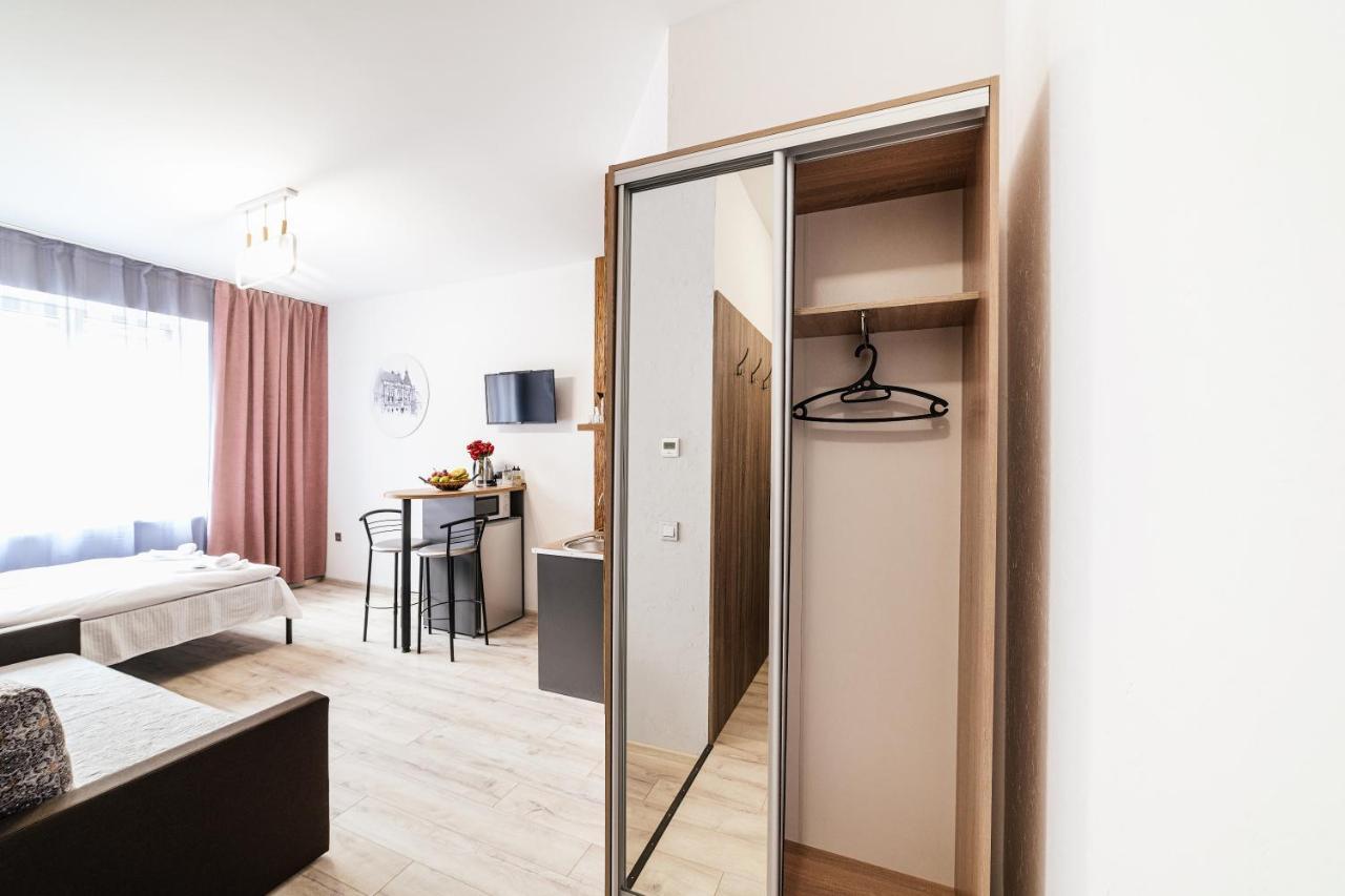 Appartement Затишні Смарт-Квартири В Історичному Центрі! à Oujhorod Extérieur photo