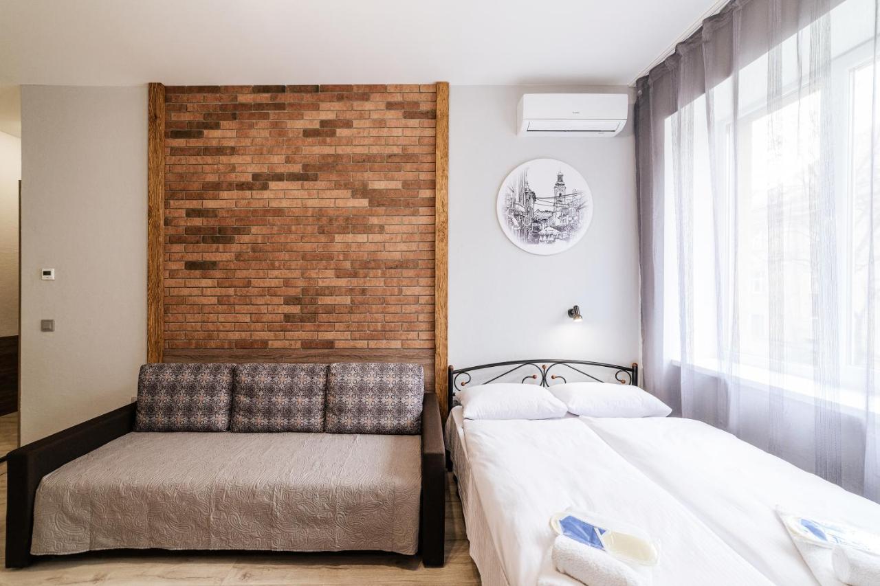 Appartement Затишні Смарт-Квартири В Історичному Центрі! à Oujhorod Extérieur photo
