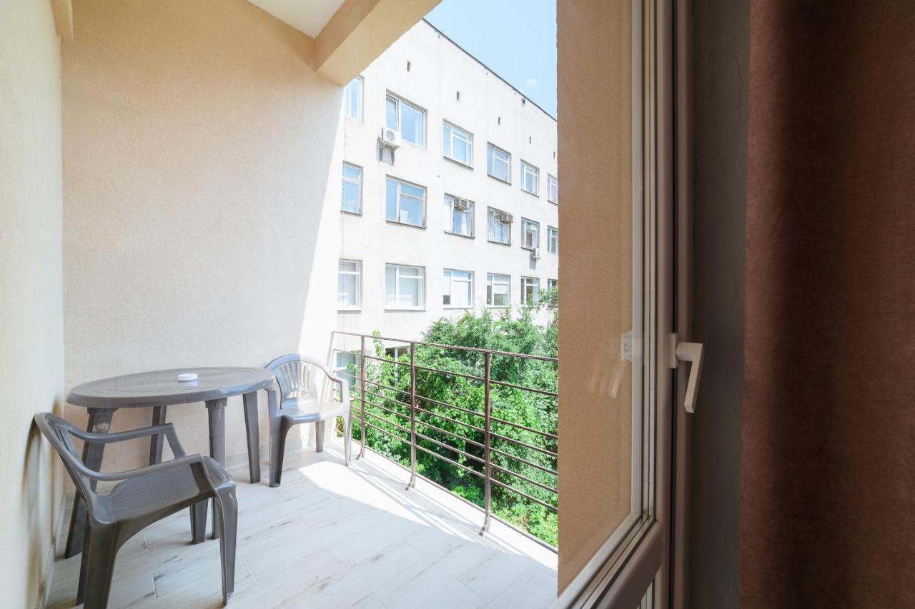 Appartement Затишні Смарт-Квартири В Історичному Центрі! à Oujhorod Extérieur photo