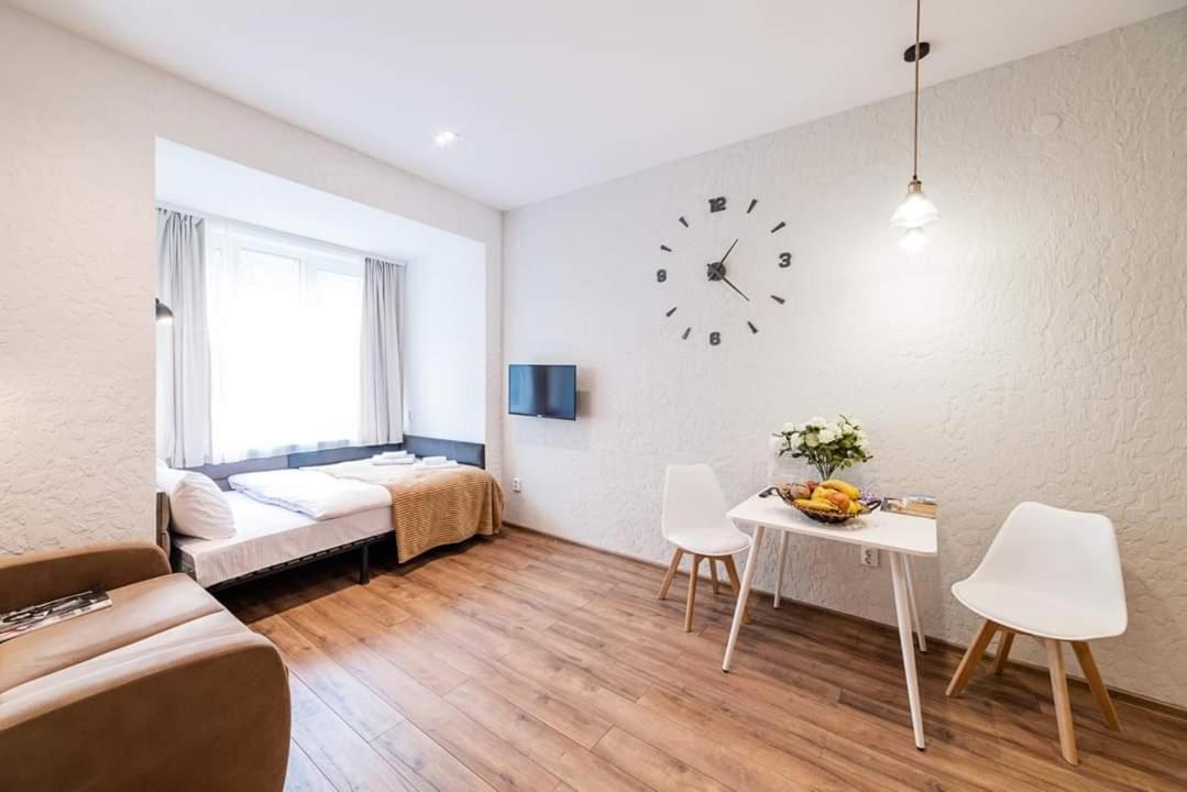 Appartement Затишні Смарт-Квартири В Історичному Центрі! à Oujhorod Extérieur photo