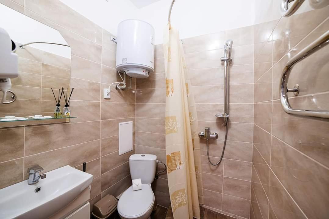 Appartement Затишні Смарт-Квартири В Історичному Центрі! à Oujhorod Extérieur photo