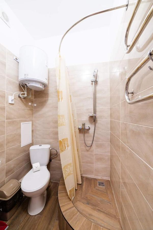 Appartement Затишні Смарт-Квартири В Історичному Центрі! à Oujhorod Extérieur photo
