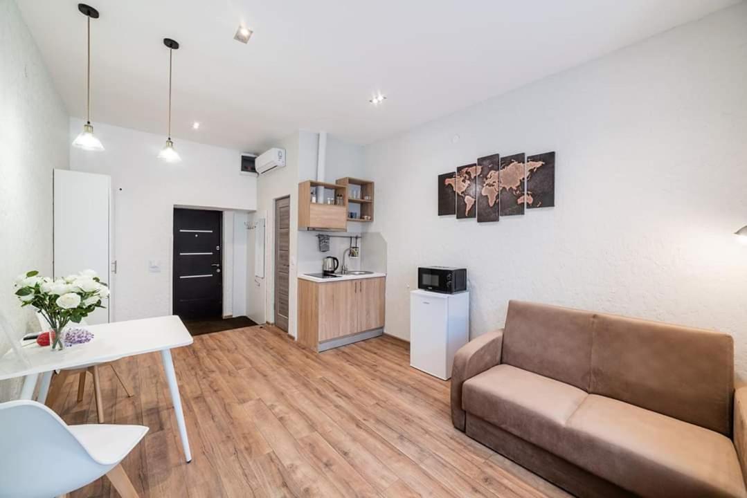 Appartement Затишні Смарт-Квартири В Історичному Центрі! à Oujhorod Extérieur photo