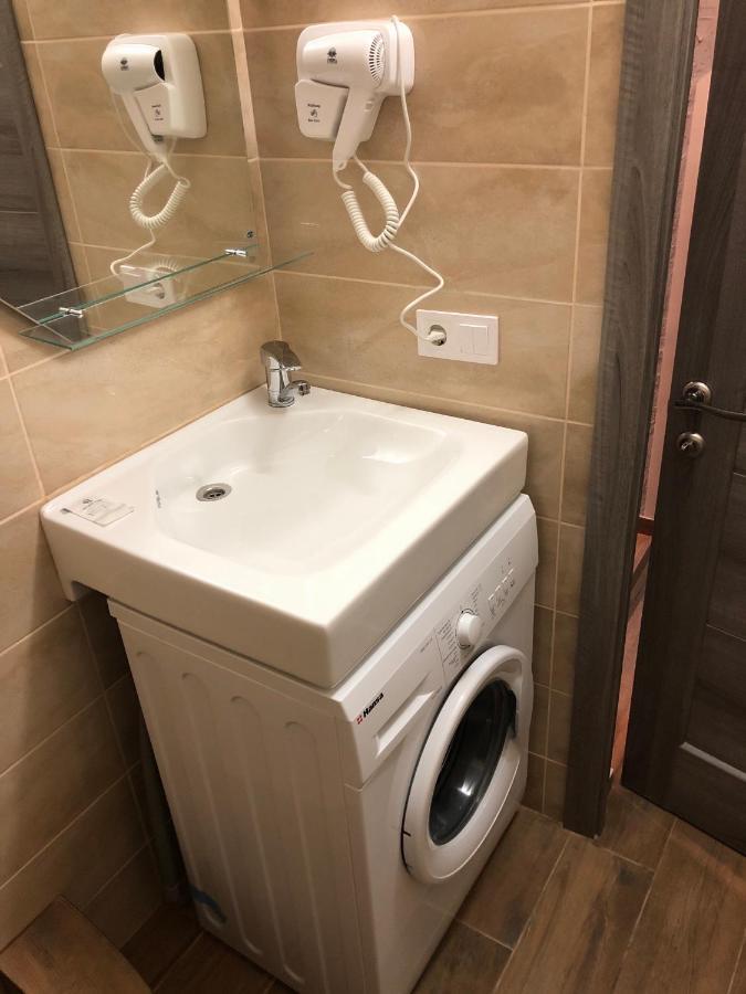 Appartement Затишні Смарт-Квартири В Історичному Центрі! à Oujhorod Extérieur photo