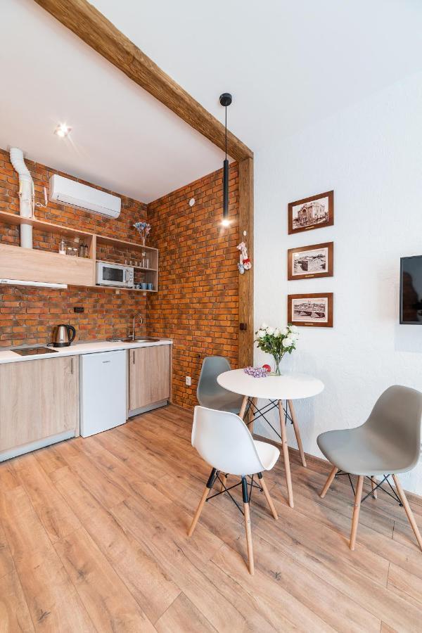 Appartement Затишні Смарт-Квартири В Історичному Центрі! à Oujhorod Extérieur photo