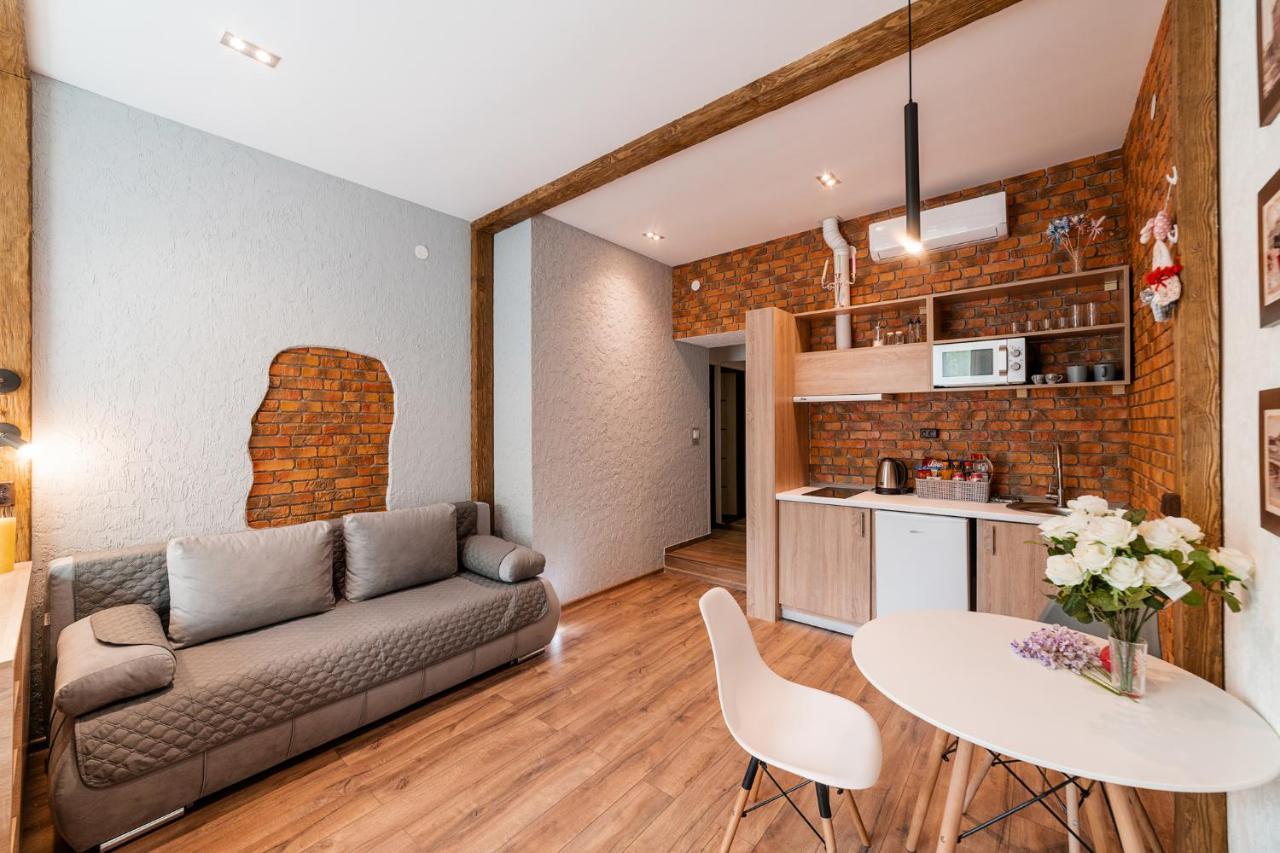 Appartement Затишні Смарт-Квартири В Історичному Центрі! à Oujhorod Extérieur photo