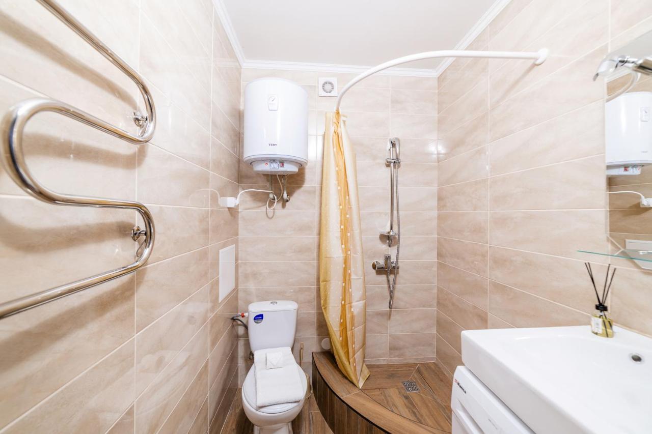 Appartement Затишні Смарт-Квартири В Історичному Центрі! à Oujhorod Extérieur photo